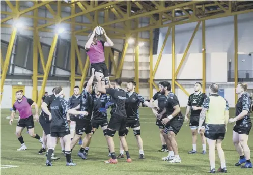  ??  ?? 0 The Glasgow squad go through a lineout drill at Ravenscrai­g’s indoor facility ahead of tonight’s top of Conference A clash with Munster.