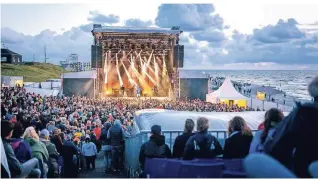  ?? FOTO: JANIS MEYER ?? Bei Veranstalt­ungen wie dem Open-Air-Musik-Event „Summertime“zieht es Tausende Besucher auf die Insel Norderney.