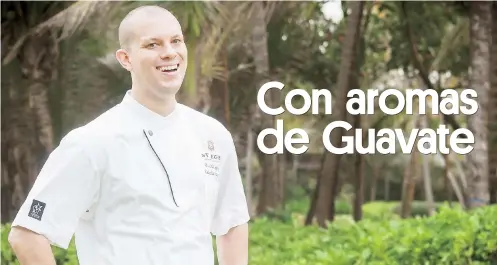  ??  ?? Gustavo Sánchez, chef ejecutivo del St. Regis Bahía Beach, representa­rá a la Isla con un plato de panza, marinado al estilo Guavate.