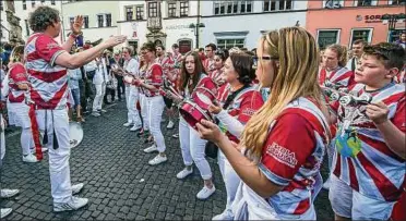  ?? Foto: Maik Schuck ?? Die Capoeira-truppe „Escola Popular“ist beim Kirchentag nicht zu überhören und zu übersehen.