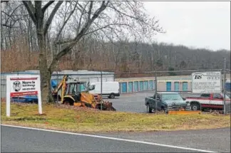  ?? DONNA ROVINS — DIGITAL FIRST MEDIA ?? B&S Self Storage in Lower Pottsgrove is one of three area properties bought by Moove In Self Storage of York, as it expands into Montgomery and Berks counties. The former Chrysler dealership on East High Street in the township and B&S Self Storage in...