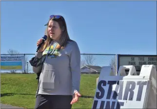  ?? LAUREN HALLIGAN-MEDIANEWS GROUP ?? Olya Prevo-White, organizer of the annual Sasha’s Superhero Run, speaks at the start of the race on Sunday morning in Halfmoon Town Park.