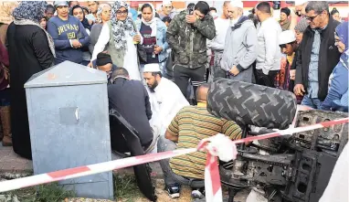  ?? PICTURE: LEON KNIPE ?? FATAL CRASH: The scene of the quad bike accident which claimed the lives of two boys in Hanover Park. A resident said paramedics and the fire brigade had to wait for a police escort before they could drive to the scene.