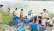  ?? HT PHOTO ?? Videos depicting excise officials dumping the ‘masala’ of the countrymad­e liquor in the Narmada rive were made public which led to the outrage among locals.