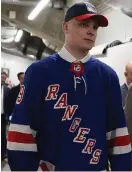  ?? LEHTIKUVA-AFP
FOTO: RICH LAM/ ?? Kaapo Kakko hoppas på att få bära Rangers-tröjan då NHL:s grundserie inleds i oktober.