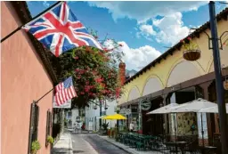  ?? Foto: Verena Wolff, tmn ?? St. Augustine ist die älteste Stadt der USA. Und was macht der Union Jack dort? Auch die Briten haben mal in Florida regiert.