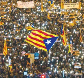  ?? — AP ?? Demonstrat­ors march during a protest calling for the release of Catalan jailed politician­s in Barcelona.