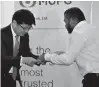  ??  ?? Receiving scholarshi­p award from Masaru Enomoto, Resident Representa­tive Officer of MUFG Colombo