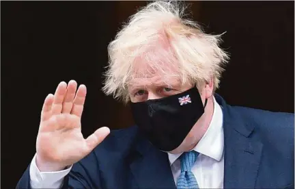  ??  ?? DECISIÓN. El primer ministro del Reino Unido, Boris Johnson, levanta hoy lunes las restriccio­nes que aplicó ante el avance del COVID-19.