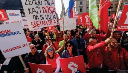  ?? Bild: DAMIR SENCAR/AFP ?? Im Februar gab es in Kroatien große Proteste gegen die Regierung von Andrej Plenkovic. Die Demonstran­ten warfen dem Premiermin­ister Korruption vor