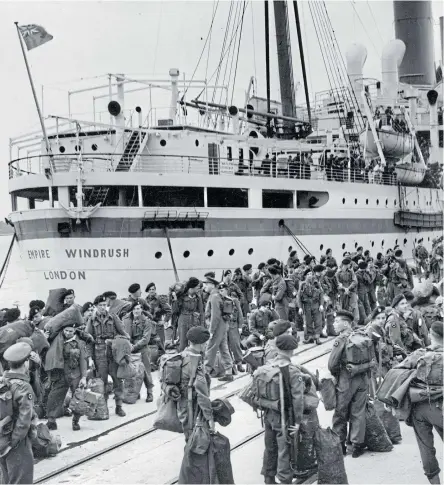  ?? Pictures: GETTY ?? MILITARY MISSION:The 55 Independen­t Squadron board Empire Windrush at Southampto­n to fight in the Korean War