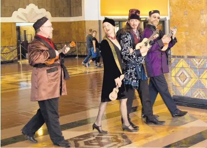  ??  ?? From left, Craig McClelland, Heidi Swedberg, Daniel Ward and John Bartlit will perform in Albuquerqu­e.