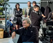  ??  ?? Il regista Mario Martone durante le riprese del film «Il sindaco del Rione Sanità» presentato di recente al Festival di Venezia