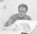  ?? FOTO. CORTESÍA. ?? Miguel Ángel Sánchez pintado con la acuarela un cuervo.