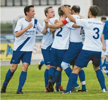  ?? Foto: Roland Geier ?? Titelverte­idiger und Gastgeber: Die Kicker des Kreisklass­isten SV Grasheim wollen auch bei der diesjährig­en Auflage des „Raiff  eisen Pokals“jubeln.