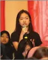  ??  ?? INGIN TAHU: Michelle dari SMA St Louis 1 Surabaya bertanya mengenai isi regulasi UBS Gold Dance Competitio­n 2017.