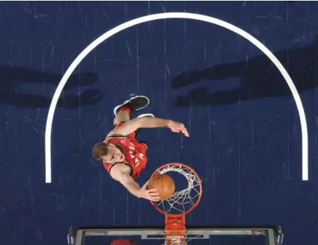  ?? RON HOSKINS/GETTY IMAGES ?? Jakob Poeltl dunks against Indiana. Poeltl scored just six points but was plus-16 in his 12 minutes. Jonas Valanciuna­s was minus-20 in 14 minutes.