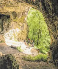  ?? FOTO: DBL ?? Die Schwäbisch­e Alb ist reich an Höhlen, meist von Wasser aus dem Kalk gewaschen. Am Sonntag stehen viele offen.