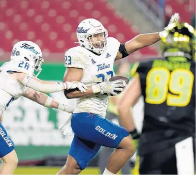  ?? CHRIS O’MEARA/AP ?? Tulsa linebacker Zaven Collins (23) celebrates with safety Jett Hendrix after Collins intercepte­d a pass against South Florida.