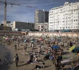  ?? Ap ?? Ook op de stranden (foto Marseille) daalt de coronadisc­ipline.