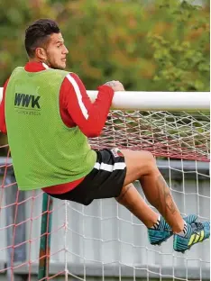  ?? Foto: Christian Kolbert ?? Hängt künftig in Gladbach ab: Der Argentinie­r Raúl Bobadilla verlässt den FC Augs burg und spielt künftig für den Ligakonkur­renten.