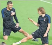  ?? UTPAAL SORKKAR ?? ▪ Modric (R) shares a lighter moment with Kovacic.