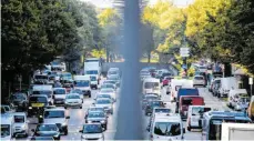  ?? FOTO: MATTHIAS BALK/DPA ?? Im Streit der Umwelthilf­e um Dieselfahr­verbote in München hat der Europäisch­e Gerichtsho­f hohe Hürden für eine Zwangshaft aufgebaut.