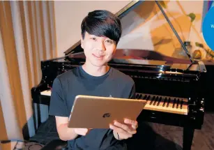  ?? Picture / Doug Sherring ?? Award-winning musician Jason Bae was sceptical at first but says the Steinway Spirio is a joy to play.