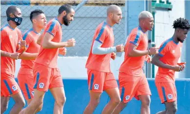  ??  ?? ESFUERZO. Los jugadores hicieron ayer trabajos regenerati­vos para llegar de la mejor manera al juego de vuelta contra Marathón, llevan una importante ventaja de dos goles.