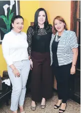  ??  ?? Gloria Valdez, Jennifer MANCÍA y Miriam Ávila.