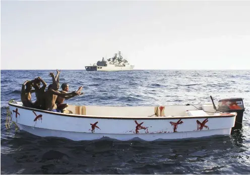  ?? Foto: dpa/Carlos Dias ?? Die Piraterie im Golf von Aden im Jahr 2009 hat inzwischen durch ähnliche Aktivitäte­n im Golf von Guinea Konkurrenz bekommen.