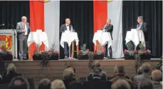  ?? ?? Moderator Manfred Birkle (von links) stellte die online eingereich­ten Fragen den Kandidaten Marcus Schafft, Ralf Kasiske und Rainer Schaaf.