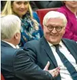  ?? Foto: Ralf Lienert ?? Auf viel Sympathie stieß Frank Walter Steinmeier (rechts) als Gast im Landtag bei Horst Seehofer.