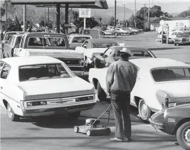  ?? GAZETTE FILES ?? Drivers (and a man pushing a lawn mower) line up at a gas station in San Jose, Calif., in March 1974, during the oil crisis that engulfed the United States in the mid-1970s. Could it happen again? One possible solution, Nathan Friedland writes, is for...