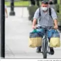  ?? JUAN CARLOS MUÑOZ ?? Un ciclista por el carril bici.