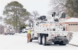  ?? MICHAEL AINSWORTH/AP ?? Oncor crews Feb. 18 in Euless, Texas. An Oncor spokeswoma­n said utilities aren’t necessaril­y to blame for the many power failures from the damaging storm.