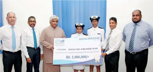  ??  ?? (From left to Right: Michael McEvoy, Director – Training, Mercmarine Training, Captain Rohan Codipilly, COO – Mercmarine Group, Hon. Arjuna Ranatunga, Minister of Ports and Shipping, Cadet KoshilaHer­ath, Cadet SonaliJaya­rathne, ShashiDhan­athunge,...