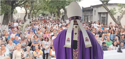  ?? DIVULGAÇÃO ?? Dom Orani Tempesta em cerimônia no Cemitério do Caju, em 2018. Este ano, o cardeal voltará a rezar missa no local e também em Sulacap