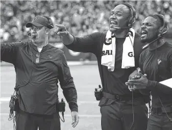  ?? Brett Coomer / Staff photograph­er ?? Coach Bill O'Brien, left, likes to shoulder the blame in bad times and is quick to pass out the credit when things are going well — two situations the Texans have starkly experience­d in a 4-3 season.