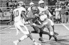  ?? AILEEN PERILLA / STAFF PHOTOGRAPH­ER ?? Oviedo running back Keonte Coffie (22) had 196 yards but the Lions could not score against Seminole in a 7-0 loss on Friday night.