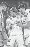  ??  ?? FANTÁSTICO­S. Los jugadores del Real Madrid celebran un gol.