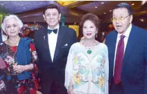  ??  ?? (From left) Nene Quimson and your columnist with Menchu and Ronnie Concepcion.