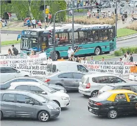  ??  ?? Embudo. Ayer, a la altura del Obelisco. Se extendió entre las 15 y las 19.