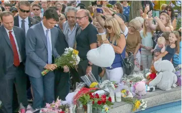  ?? — Reuters photo ?? Trudeau lays flowers at the site of the mass shooting at Alexander the Great Parkette on Danforth Avenue in Toronto, Ontario, Canada.