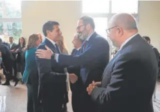  ?? // V. MERINO ?? Molina saluda en el centro al delegado del Gobierno en Andalucía