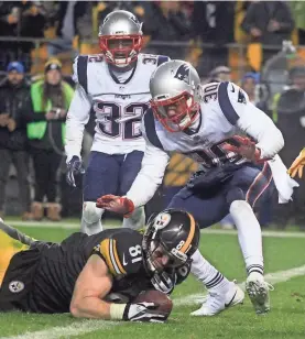  ??  ?? Pittsburgh tight end Jesse James can’t hold on to the ball as he falls across the goal line late in Sunday’s game. CHARLES LECLAIRE/USA TODAY SPORTS