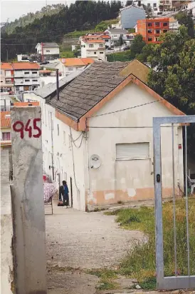  ??  ?? Casa de idoso milionário, que a arguida é acusada de ter vendido, em Gondomar