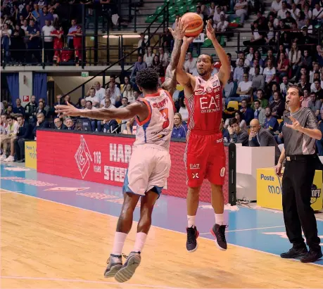  ??  ?? Andrew Goudelock, 29 anni, guardia di 191 cm,, dopo ha chiuso la serie con Cantù infilando 6 canestri da tre punti su 9 tentativi CIAM