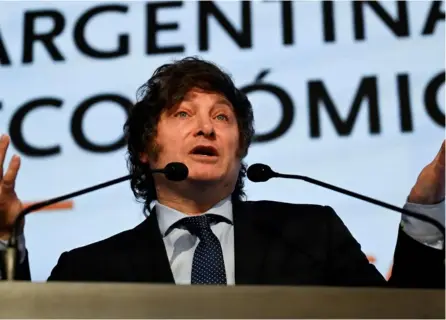  ?? AFP ?? El presidente argentino, Javier Milei, llamó “degenerado­s fiscales” a los gobernador­es que apoyaron el reclamo de Chubut, provincia sureña productora de petróleo.