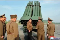  ?? KCNA/KOREA NEWS SERVICE PHOTO VIA AFP. ?? MEAN MACHINE
North Korean leader Kim Jong Un (center) inspects a 240-millimeter multiple rocket launcher system at an undisclose­d location in the country on May 10, 2024.